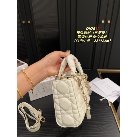 2023.10.07 Large P265 complete packaging ⚠️ Size 26.14 Medium P260 Full set packaging ⚠️ Size 22.12 Small P230 Complete Package ⚠️ The 16.10 Dior horizontal version of the Diana (sheepskin pattern) is a perfect match for everyday commuting fashion classic