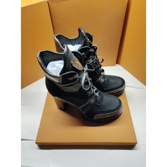 2023.12.19 LV New Louis Vuitton LV Women's Lace up High Heel Short Boots, Old Flower Face, Inner lining/Footpads: Imported Lambskin. Heel height: 9cm; Front water table: 2.5cm. Size: 35-42 ¥ 310