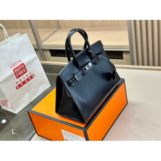 2023.10.29 280 box size: 25cm Hermes Platinum box size is just right! Really, ma'am. Nice looking, ma'am ⚠️  The top layer cowhide bag is particularly textured!