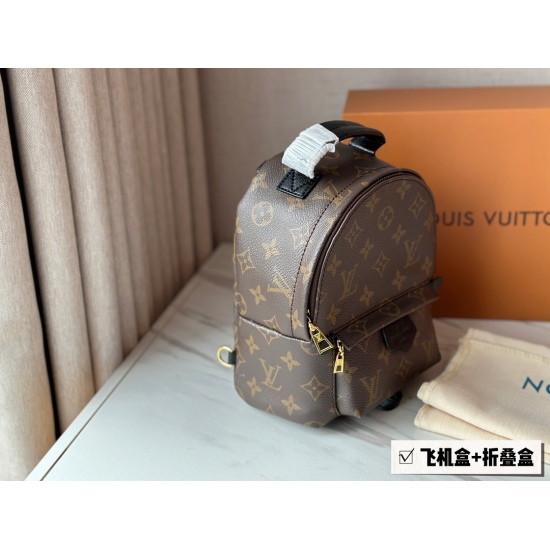 2023.09.03 180 (with box) ➕ Aircraft Box Size: 17 * 22cmL Home Mini Mini Backpack, Classic! Classic! Small, cute and practical, ⚠️ Pair flowers with cowhide! ⚠️ Details OK!