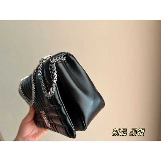 2023.11.17 205 box size: 24 * 15cmbur Lola new product chain pack with soft leather and honing seam technology filled with advanced! It looks great with my basic style!