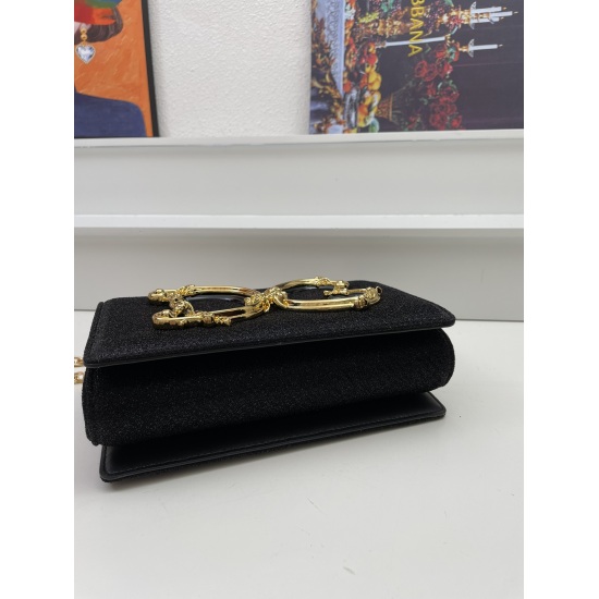20240319 batch 570 【 Dolce Gabbana Dolce&Gabbana 】 Imported cowhide leather is mainly simple and fashionable. The 2019 crossbody bag is made of imported raw materials, with resin bottom plated with real gold DG logo on the front. The front flip cover is f