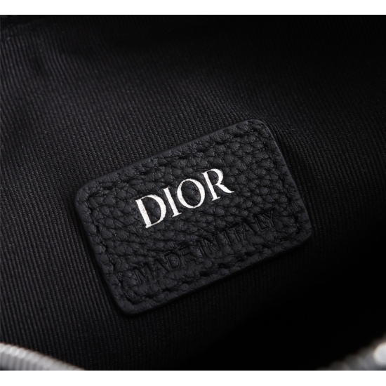 20231126 460 counter genuine available for sale: Dior Roller DIOR OBLIQUE men's shoulder and back crossbody bag/cylinder bag [with counter genuine box] Model: 1ROPO061 (black leather scattered word mark) Size: 21.3 * 12.5 * 12.5cm Physical photo taken, sa