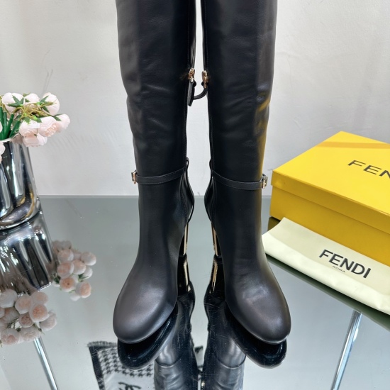 20230923 P5302023 Counter Show New FENDI Hollow Thick Heel Boots with Two Types of Fabrics: Super Hot and Exclusive Moulded Hollow Heel Design with Extremely Unique FENDI Home has never let us down, sexy and with a touch of uniqueness ★ Original Cowhide I