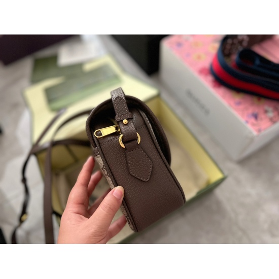 On March 3, 2023, the size of the 235 box is 23 * 17cm, and the new bag shoulder strap is a showpiece! The shoulder strap is adorned with Gucci letters and Liu Ding, full of details! allocation ✅ Two shoulder straps can be replaced and have a lot of space