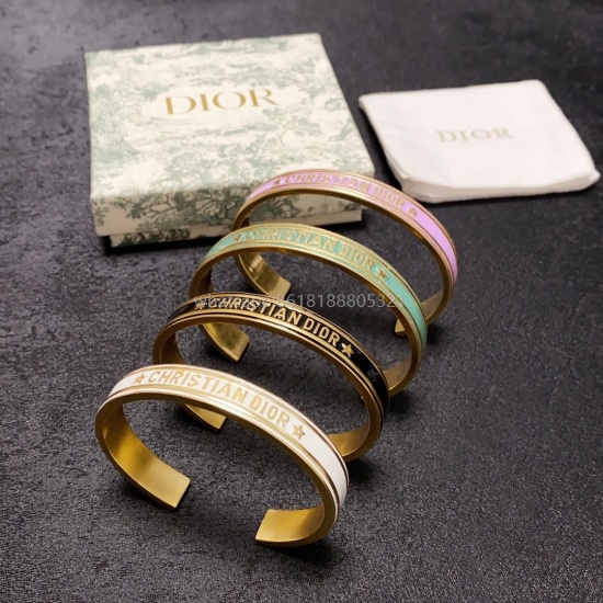 2023.07.23 Dior new beautiful bracelet white gold black gold green lavender color matching cool and cute Dior new bracelet with any style is also absolutely purple! Dior, this new bracelet is a recent addition. It is relatively simple, atmospheric, and th