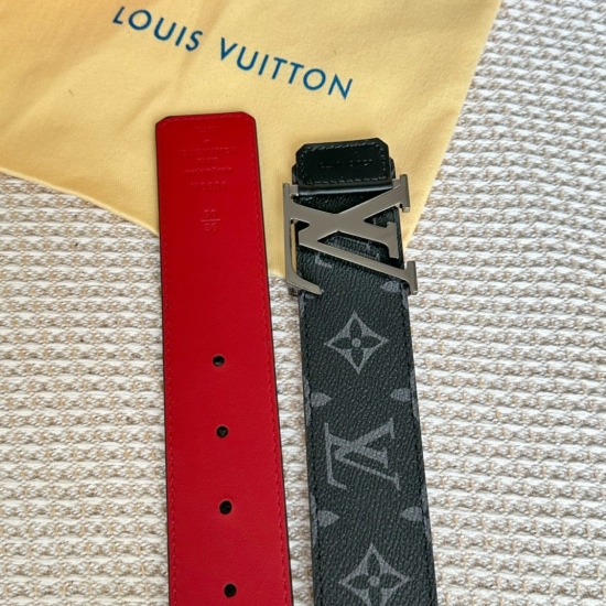 Width: 40mm Lvjia SS23 new product width: 40mm customized canvas fabric with chalk graffiti style effect to highlight the soft original small leather, paired with exquisite new hardware color buttons available on both sides