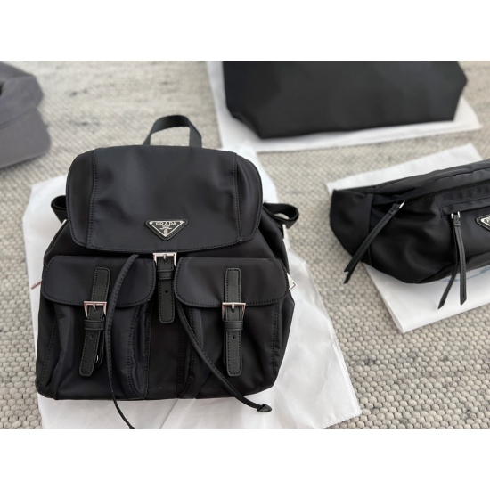On November 6, 2023, the 180 no box size: 35 * 30 cm PRAD nylon backpack, when it comes to backpacks, I have to recommend the design of this backpack. It's too imaginative! Convenient no need to be absent. It is a practical backpack!!! ⚠️ Mild waterproofi