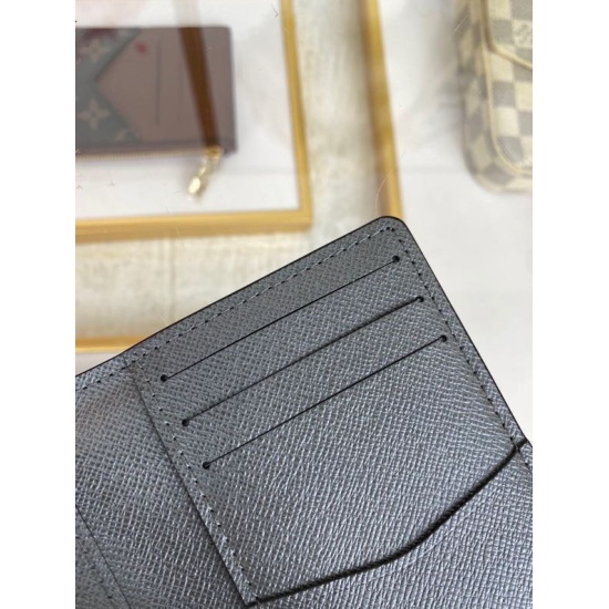 20230908 Louis Vuitton] Top of the line original exclusive background M30837 card bag size: 8.0 x 11.0 x 1.0 cm This pocket wallet is made of Monogram coated canvas and Taga leather, reflecting the introverted style of the Monogram pattern. The neat inner