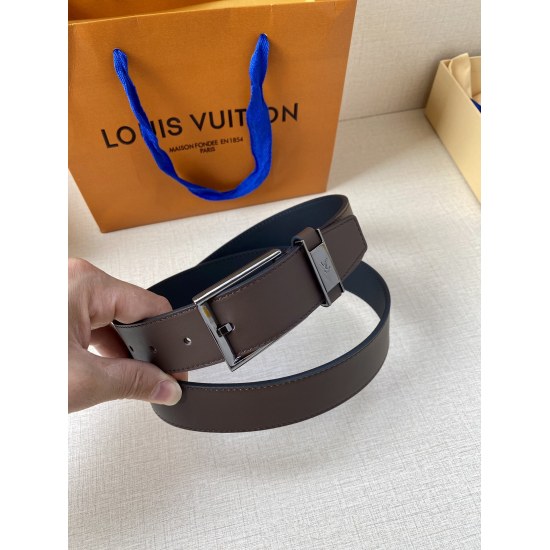 On December 14, 2023, purchasing agent level ✈️ LV Men's Belt Vendome Belt features smooth leather outlining smooth lines, exuding a calm business style. The metal buckle sparkles with a glossy finish, and the LV lettering marks the brand identity.