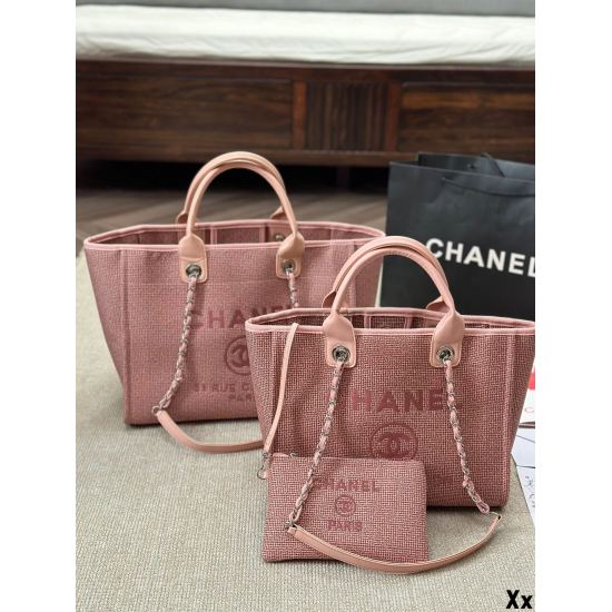 The replica cowhide p270/p265 CHANEL New Canvas Beach Bag Shopping Bag CHANEL Canvas Beach Bag is released every year with a new logo decoration that is different from the old model. The decoration is more high-end and atmospheric. The super large capacit