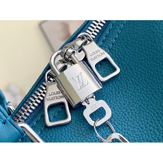 20231126 Great Price Adjustment P840 Top Original M23727 This Keepall Bandoulire 50 travel bag is made of Monogram Shadow leather with full width Monogram embossing, paired with matte metal parts, achieving a minimalist design. The cabin luggage size is s