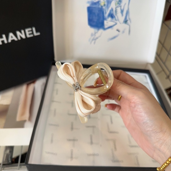 220240401 P 55 comes with packaging box Chanel's new small fragrance grab clip, summer fresh collection, simple and versatile! Fairy must enter