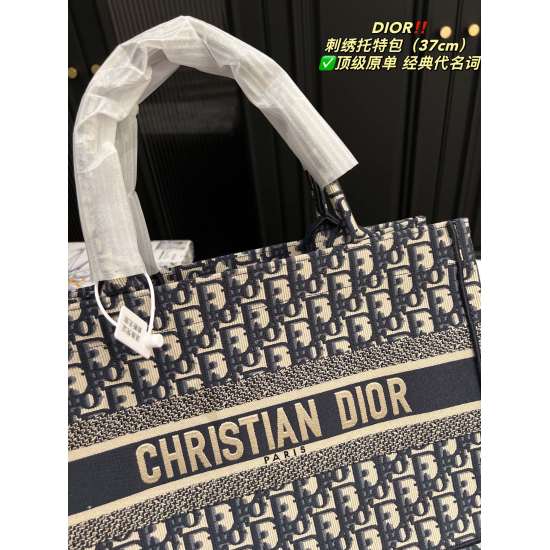 2023.10.07 Large P285 box ⚠ Size 42.34 medium P275 with box ⚠ Size 37.27, small P240 with box ⚠ Size 27.22 Dior Embroidered Tote Bag ✅ The classic atmosphere in the top original classic without losing personality, easy to handle with any combination, is a