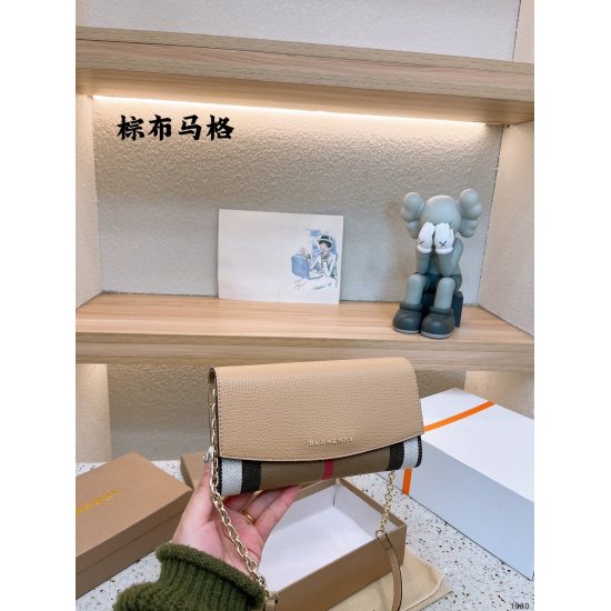 P180 on November 17, 2023. Burberry counter classic chain bag, practical and durable lightweight bag, imported fabric with excellent hand feel ✌ Essential gift box for all seasons, including Lin Xinru and other celebrities, with the same size of 21.12