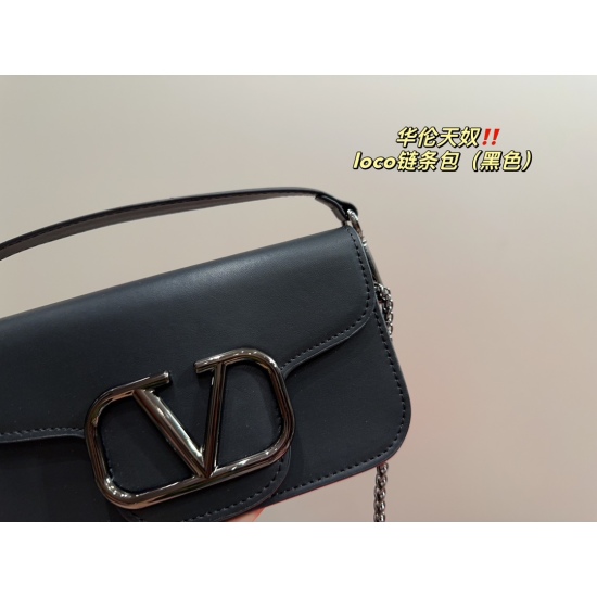2023.11. 10 large P195 folding box ⚠ Size 25.14 Small P190 Folding Box ⚠ Size 18.12 Valentino loco chain bag unlocks the most beautiful girl in the whole street with fashionable charm cool and cute