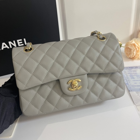 730 CF23cm is very feminine with elegant temperament Ch@nel CF's sexy charm, classic versatility, claimed to be the champion of historical sales, is an indispensable item in the wardrobe of fairies. The French original Gaiera channel is a first-class fine
