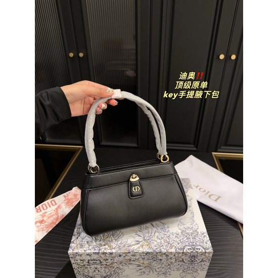 2023.10.07 P310 folding box ⚠️ Size 21.14 Diokey Portable Underarm Bag ✅ Top grade original single large ear handle, extremely luxurious and smooth silhouette, exquisite opening and closing buckle, full of retro temperament, different from the seductive b