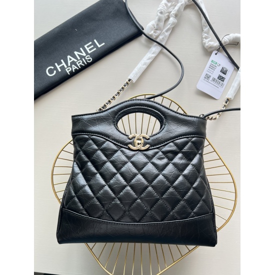 Chanel 2023, Xiaoxiang's latest 31bag mini size is a super popular custom top layer cowhide ➕ Equipped with light gold hardware, the inner chip logo model is 8092, and the size is 22cm