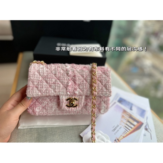 On October 13, 2023, 225 comes with a box size of 20cm Xiaoxiang Home Fur and CF Fairy Powder! Madam and Madam are so beautiful that a bag that goes to my heart feels like it's my bag at first sight! [bared teeth] [bared teeth] [bared teeth]