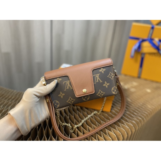 20231125 internal price P500 top-level original order [exclusive background] Model number: M80763 popular lock double chain underarm bag Padlock on Strap underarm bag is so popular, LV should also have one! The previous Cousin was relatively large in size