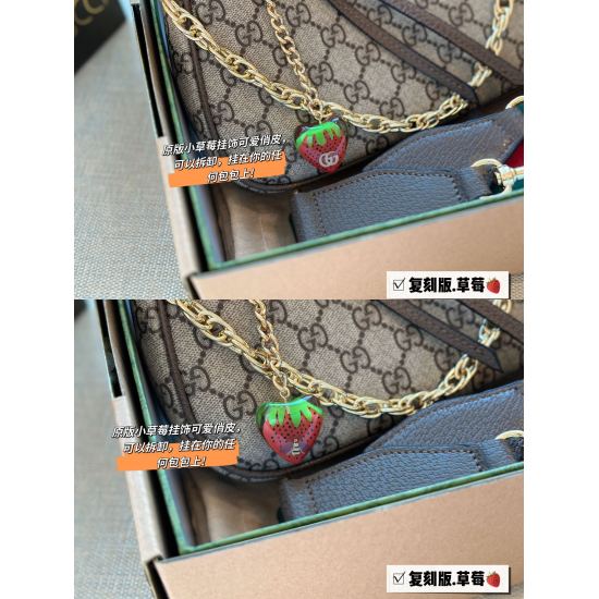 2023.10.03 225 matching box (reprint) size: 25 * 15cm GG new product armpit bag strawberry armpit bag red Crispy fried chicken! The metal chain/web webbing is exquisite and can be easily switched between casual occasions. The original Little Strawberry pe