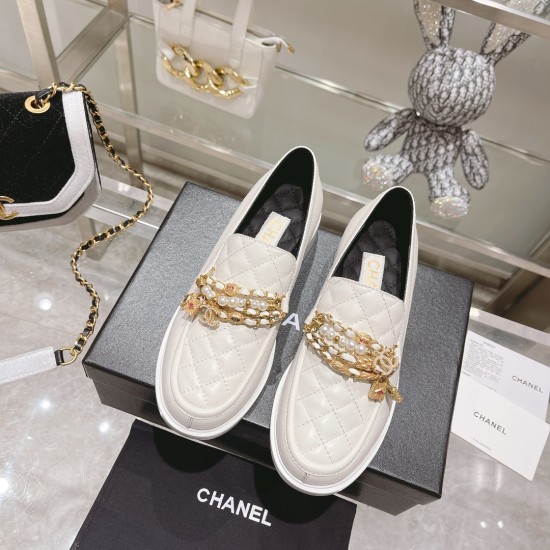 2023.11.05 P370 2022 Xiaoxiang Spring Edition is new, and this season's Xiangnanma Handicraft Shop series is truly deeply rooted in people's hearts. The shoe shape is very delicate, and the upper foot is very thin. The chain design on the upper is quite e
