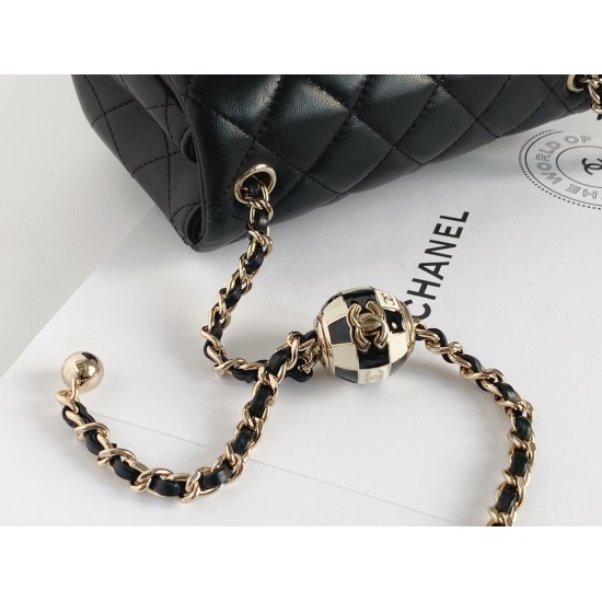 P1000 Chanel 23C Early Spring New Football Checkerboard Fangpanzi ⚽ This checkerboard metal object is really exquisite ✨ Full of sporty style~Full of modern fashion, with a different sense of sportiness, Fang Pangzi is waiting for you to play! The adjusta