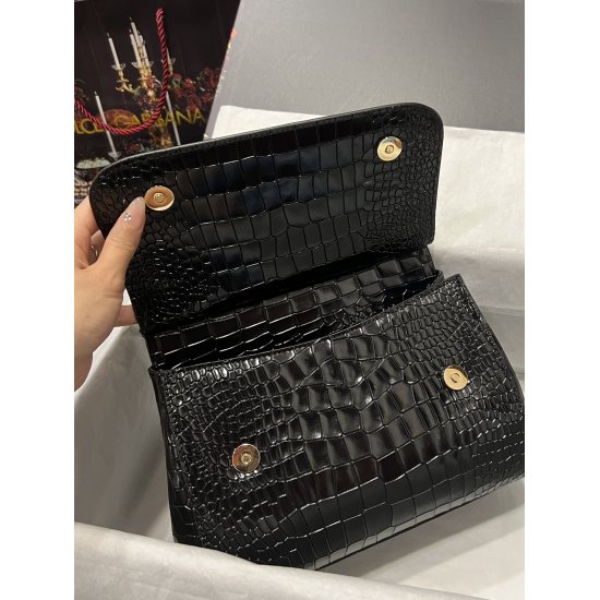 20240319 Batch 510 Top Original Dolce Gabbana Imported Cowhide+Crocodile Pattern, Every Display Has Heat and Luminescence ✨ The highlights are always loved by people, and the color is always outstanding. The selection of materials gives people a strong vi