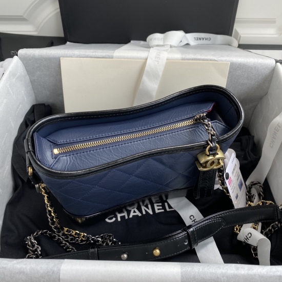 P1000 ✅  Gabrielle Xiaoxiang's innovation never disappoints people. By integrating strength and elegant design aesthetics into the original beauty, this Chanel wandering bag (Gabrielle) was born. It first appeared at the 2017 Spring/Summer haute couture c
