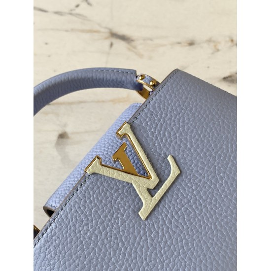 20231125 P1200 [Premium Original Leather M59709 Light Pink Blue with Rice Platinum Buckle] This Capuchines mini handbag is made of bright Taurillon leather, intertwined with the chain to showcase its craftsmanship. The chain can be easily removed or adjus