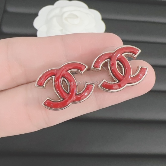 2023.07.23 Chanel's latest dual C earrings are consistent with Z brass material in black, white, and red
