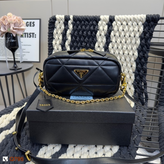 2023.11.06 220 gift box prada camera bag super versatile counter recommended simple and beautiful concave shape is also good! Gift box size 23cm