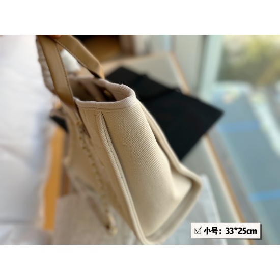 On October 13, 2023, 215 130 unboxed size: 38 * 30cm (large) 33 * 25cm (small) Is there a vacation arrangement! Xiaoxiangjia Canvas Beach Bag: Arrangement! Arrange! Perfect color scheme+perfect size Chanel beach bag