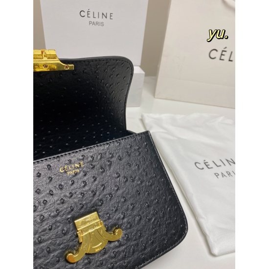 2023.10.30 P185 (Folding Box) size: 2215Celine New ❤ The ostrich patterned tofu bag has a flip and lock design, and the concave and convex texture on the upper body is easy to match, which is really too textured
