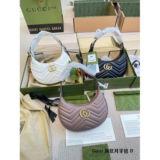 On March 3, 2023, P205GucciMarmonto has released a half month bag again. ● NEw to GG Marmont half month bag! The actual product is so cute! There are currently two options available in the store, black and white! All classic colors, super versatile! The l