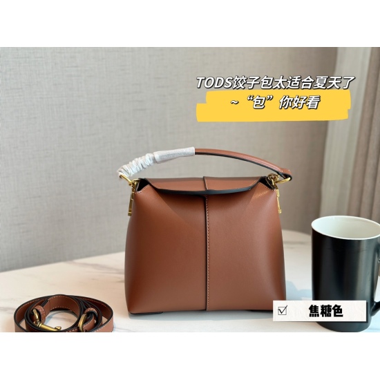 On October 13, 2023, 215 dumplings with a box size of 21 * 15cm TODS are really fragrant! A cute little girl who combines beauty and capacity! But it's really convenient to go out everyday with a cross body and a hand. Be a girl who can be cool and cute!