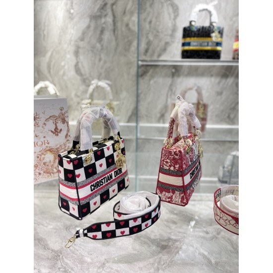 On October 7th, 2023, Dior Princess Embroidery Bag was originally a top-level p315 Dior Lady Life Constellation Embroidery Limited Edition Bag. In Venice, Macau, a 2022 new Lady life milky white Dior Constellation Embroidery Bag was introduced, which can 