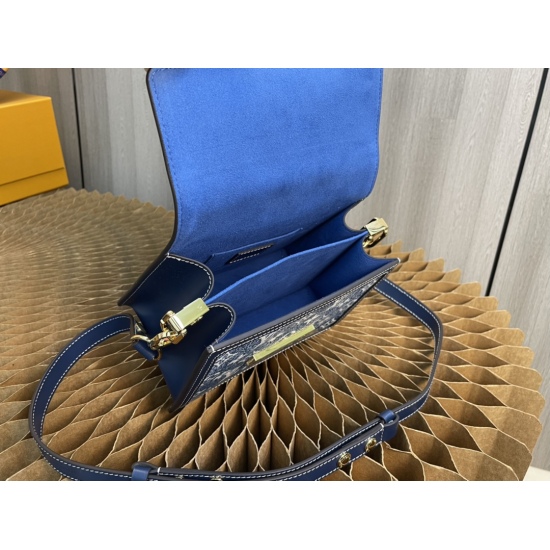 20231126 P640 small top original [Exclusive background] model M59716 denim blue model Dauphine small handbag is made of classic logo denim, which shows Louis Vuitton's unremitting pursuit of sustainable denim technology, and together with cow leather trim