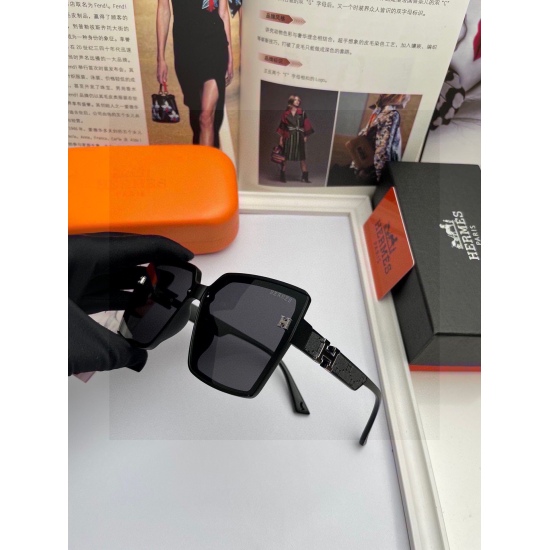 20240413: 80. New model: Brand, H Herm è s women's original single polarized sunglasses. TR frame: Imported Polaroid high-definition polarized lenses. Large frame fashionable sunglasses with high-end leg design, absolutely good quality and excellent effec