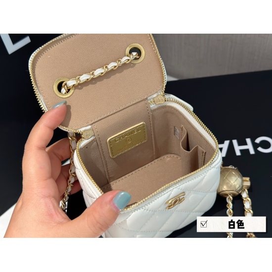 2023.10.13 180 box (upgraded version) Size: 10 * 9cm Xiaoxiangjiakou Red Envelope Gold Ball Box Wrap Sheepskin Quality! Very advanced! Beauty creates a sense of sophistication! ⚠ I can't put my phone down!