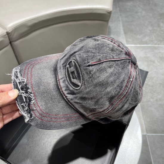 2023.10.2 p50 Diesel Wash Water Denim Baseball Hat Spring/Summer 2018 Denim Baseball Hat is a must-have and perfect match for the street, with complete high-quality internal standards. Get it now!