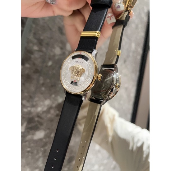 20240417 Belt 340 Steel Belt 360 New ❤️ Versace V-TRIBUTE series, with a diameter of 36mm and a Greek ripple ring, featuring a 12 o'clock relief Medusa portrait. The minimalist dial is paired with a rectangular time mark, and the enamel treated Greek ripp