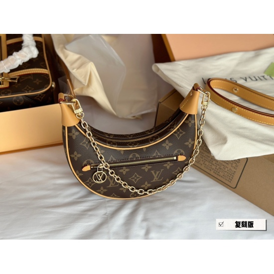 270 box reprint size: Top width 23 * 12cmL Home Moon Bag (Loop) was super popular last year, but there's really a reason why it's so popular! How fragrant! How fragrant! Handheld crossbody armpit get ✅ Multiple Backs