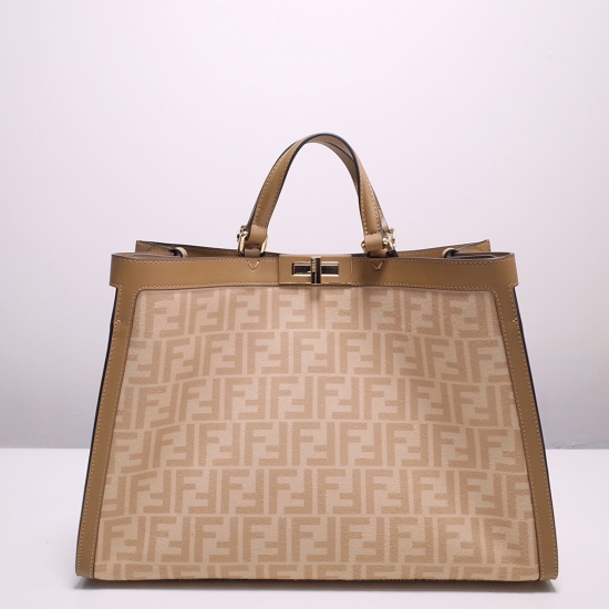2024/03/07 p1130 [FENDI Fendi] New Peekaboo X-Tote handbag, made of wool material with beige FF pattern and classic twist lock. Internally unlined, equipped with a snap fastener pocket and gold metal parts, with beige leather details. Paired with two hand