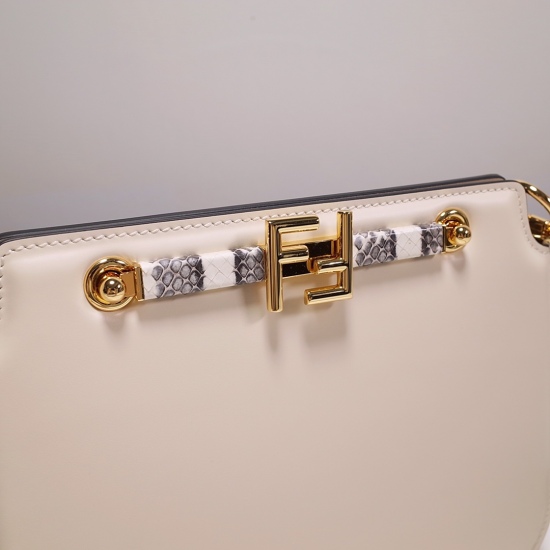 2024/03/07 p1080 [FENDI Fendi] New accordion folded edge handbag, made of camellia white leather material, decorated with metal FF clasps and python patterned brocade snake leather details. Equipped with two inner compartments and gold metal parts. Equipp