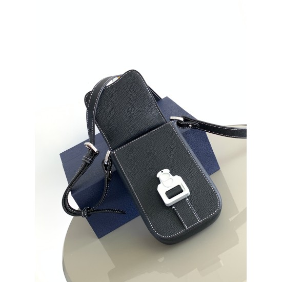 20231126 590 Dior Top Imported Original Factory Embroidery with Imported Cowhide Saddle Handbag This saddle vertical version handbag is paired with shoulder straps, featuring a fashionable design that showcases sophistication. The elegant temperament of Z