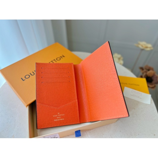 2023.07.11  LV Passport Clip N 410 Orange This passport case showcases the dazzling renewal of the Damier Grahite Giant pattern to fans of the Damier pattern. While protecting travel documents, it also features a card slot and cash and ticket pockets, pro