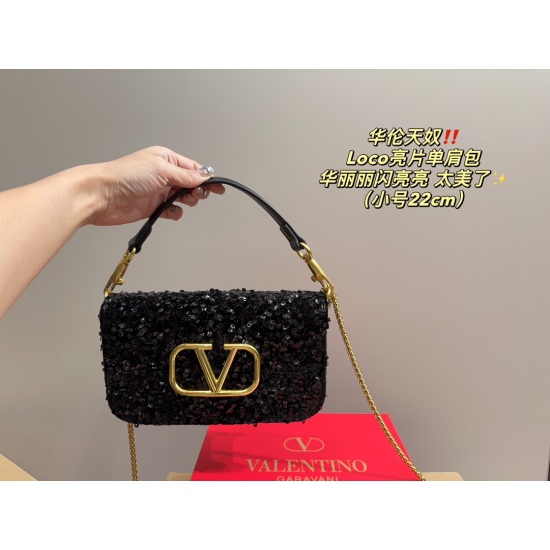 2023.11.10 P210 folding box ⚠️ The size 22.11 Valentino Loco sequin shoulder bag exudes a sense of sophistication. It looks very versatile on the body, and there's no pressure on the back. No girl can refuse such a beautiful bag