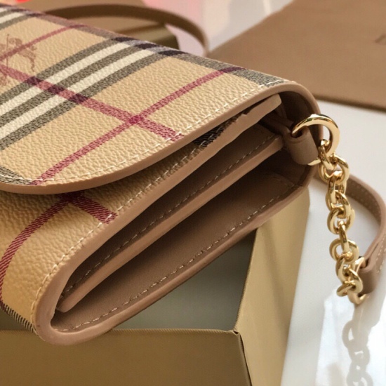2024.03.09P500 (Top Original Quality)! Burberry Haymarket checkered leather diagonal backpack ➰ 【 B • Home 】 Original order~Comes with chain embellished leather shoulder straps. This product can be used as a small handbag alone, or as a wallet to be store